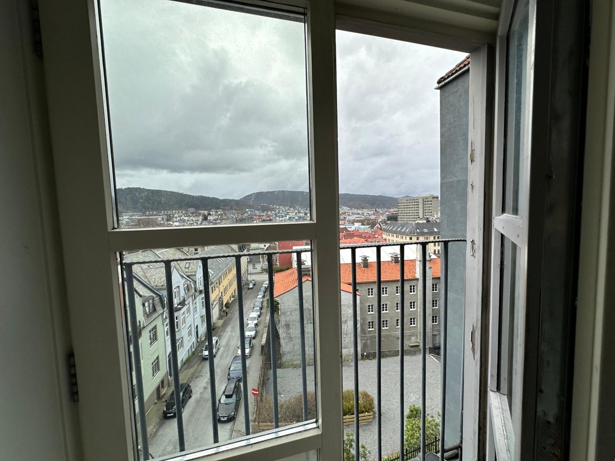 Sjarmerende Bolig Like Ved Togstasjonen Apartment Bergen Exterior foto